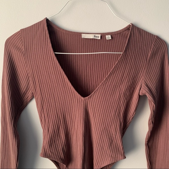 Aritzia Wilfred Free Long Sleeve Ribbed Bodysuit - Picture 5 of 6